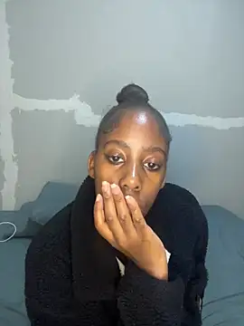Snapshot of petite_bee chatting on 04-25-26, 04:59 petite bee online show from 04-25-26, 04:59