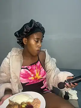 Snapshot of petite_bee chatting on 05-28-26, 03:53 petite bee online show from 05-28-26, 03:53