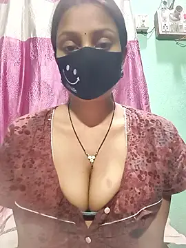 Snapshot of BaddieUnleashed chatting on 04-13-26, 05:40 BaddieUnleashed online show from 04-13-26, 05:40