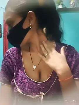 Snapshot of BaddieUnleashed chatting on 04-14-26, 07:36 BaddieUnleashed online show from 04-14-26, 07:36