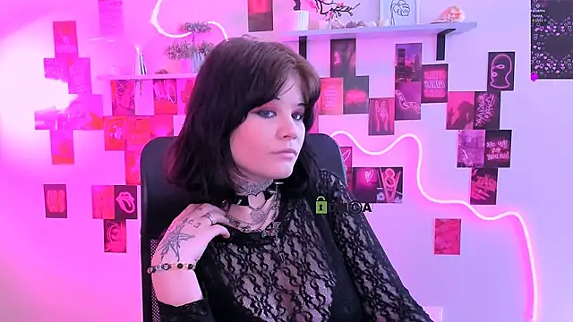 nikki kiss  online show from 05-03-26, 08:53