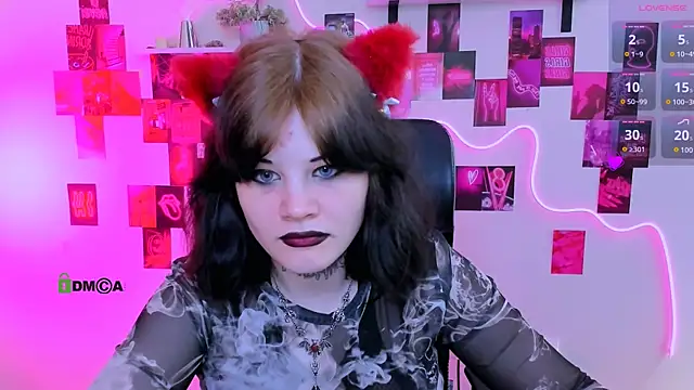 nikki kiss  online show from 05-14-26, 09:05