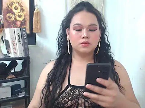 BigHotMAMALICIOUS online show from 04-19-26, 04:39