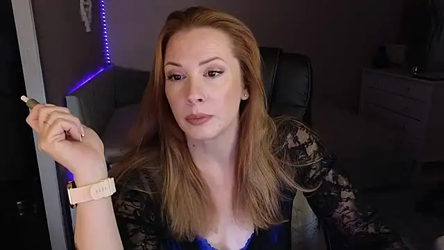 Snapshot of Sharon_Red chatting on 12-18-25, 04:46 Sharon Red online show from 12-18-25, 04:46