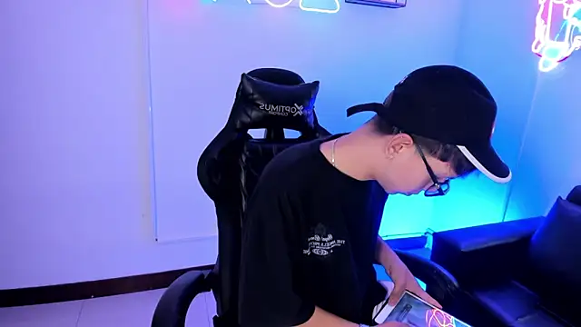 Adrien silex online show from 04-16-26, 02:18