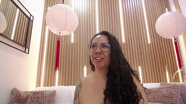 Velvet Curly online show from 05-28-26, 12:35
