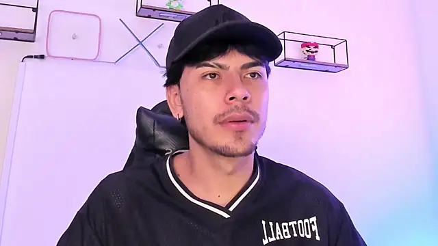 Izack 01 online show from 04-15-26, 04:47