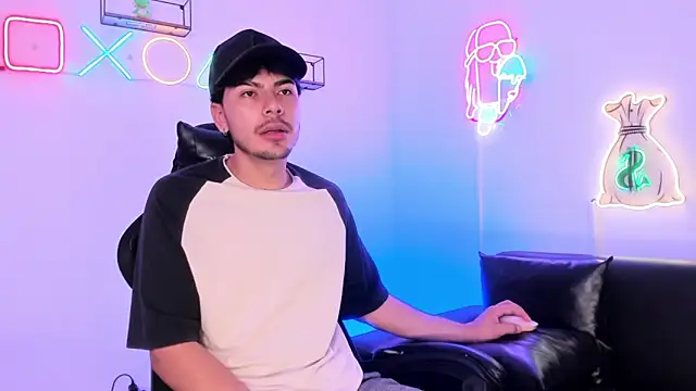 Izack 01 online show from 04-17-26, 01:36