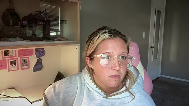 MUSCLEMOMMY1365 online show from 05-08-26, 03:50