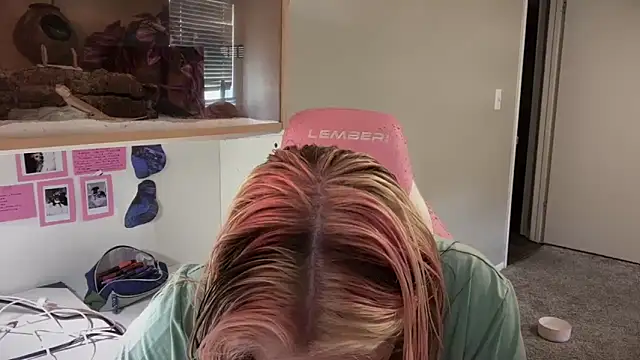 MUSCLEMOMMY1365 online show from 05-18-26, 04:24