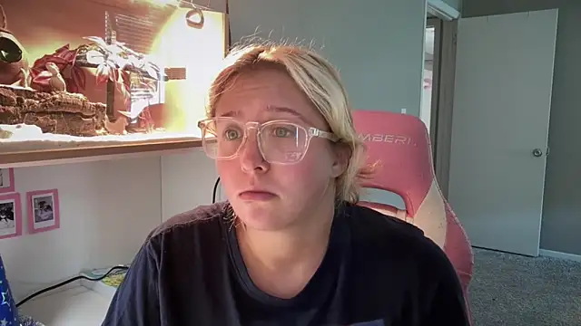 MUSCLEMOMMY1365 online show from 06-06-26, 06:12