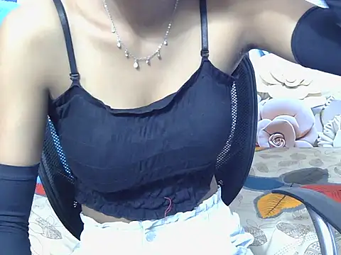 hot-nisha35 online show from 04-30-26, 06:31