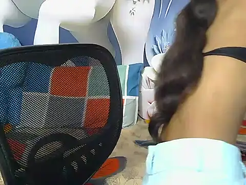 hot-nisha35 online show from 05-01-26, 06:18