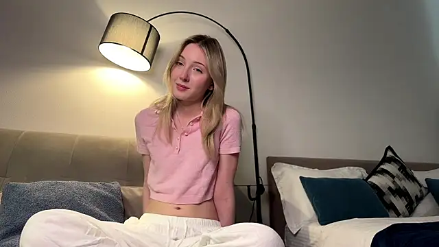 Kattie Petite online show from 04-21-26, 01:28