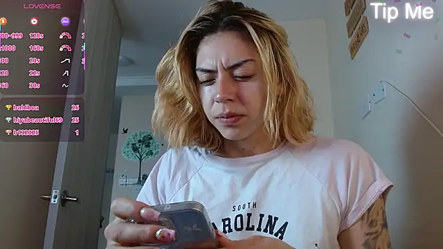 Snapshot of aprildumont chatting on 07-01-26, 11:34 aprildumont online show from 07-01-26, 11:34