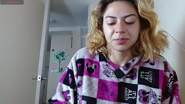 Snapshot of aprildumont chatting on 07-11-26, 12:19 aprildumont online show from 07-11-26, 12:19