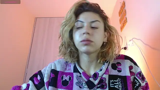Snapshot of aprildumont chatting on 07-16-26, 11:27 aprildumont online show from 07-16-26, 11:27