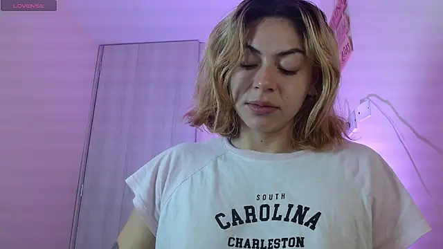 Snapshot of aprildumont chatting on 07-18-26, 10:30 aprildumont online show from 07-18-26, 10:30
