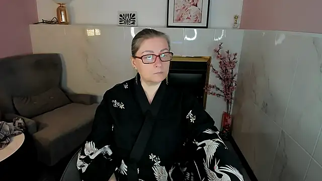 Snapshot of Alexandra_Kind chatting on 04-17-26, 01:36 Alexandra Kind online show from 04-17-26, 01:36