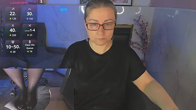 Snapshot of Alexandra_Kind chatting on 04-21-26, 08:44 Alexandra Kind online show from 04-21-26, 08:44