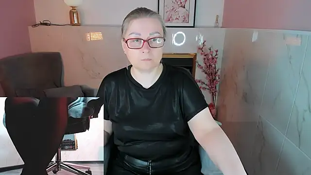 Snapshot of Alexandra_Kind chatting on 05-01-26, 01:26 Alexandra Kind online show from 05-01-26, 01:26