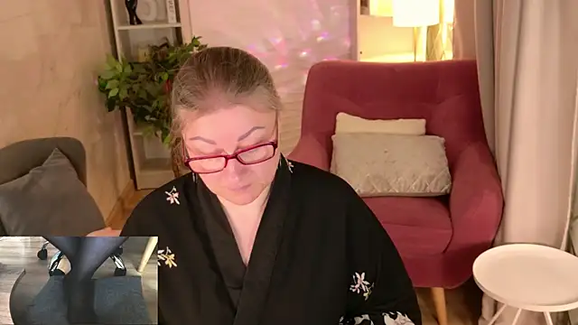Snapshot of Alexandra_Kind chatting on 05-17-26, 09:00 Alexandra Kind online show from 05-17-26, 09:00