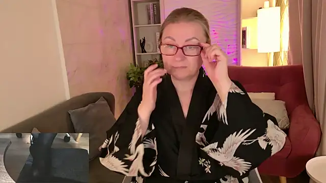 Snapshot of Alexandra_Kind chatting on 05-18-26, 04:07 Alexandra Kind online show from 05-18-26, 04:07