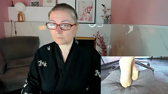 Snapshot of Alexandra_Kind chatting on 05-19-26, 01:50 Alexandra Kind online show from 05-19-26, 01:50
