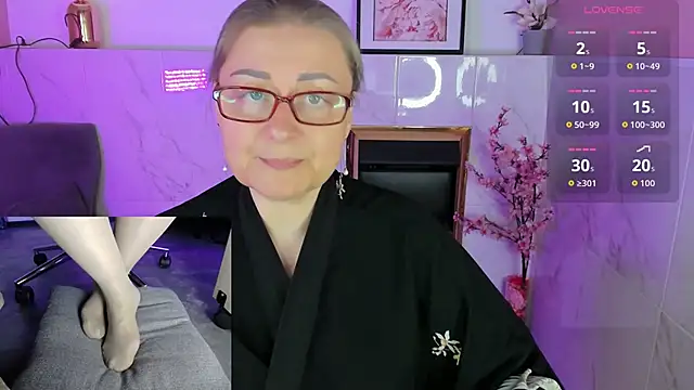 Snapshot of Alexandra_Kind chatting on 05-29-26, 01:31 Alexandra Kind online show from 05-29-26, 01:31