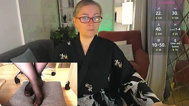 Snapshot of Alexandra_Kind chatting on 05-30-26, 08:39 Alexandra Kind online show from 05-30-26, 08:39