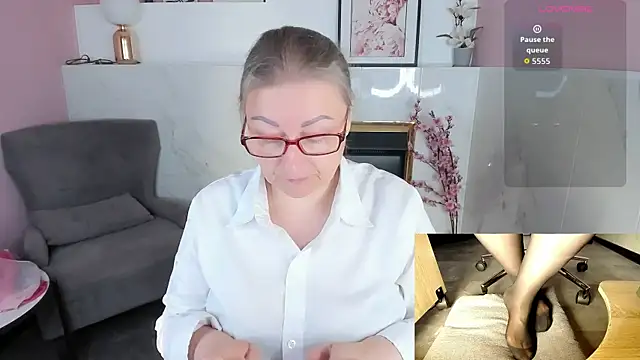 Alexandra Kind online show from 07-21-26, 08:33