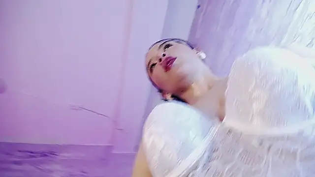 Liah Moretti online show from 04-17-26, 07:50