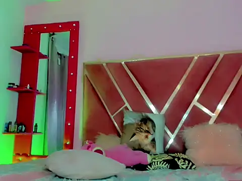 Snapshot of Dollcute_ chatting on 05-05-26, 11:35 Dollcute online show from 05-05-26, 11:35