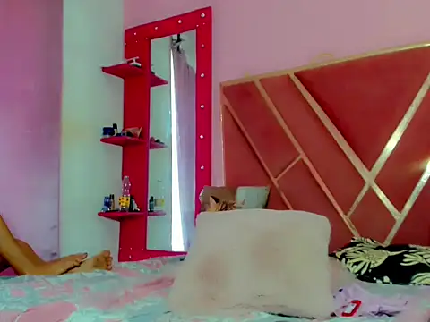 Snapshot of Dollcute_ chatting on 05-25-26, 02:45 Dollcute online show from 05-25-26, 02:45