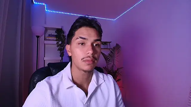 Snapshot of andyypalmer_ chatting on 07-26-26, 05:37 andyypalmer online show from 07-26-26, 05:37