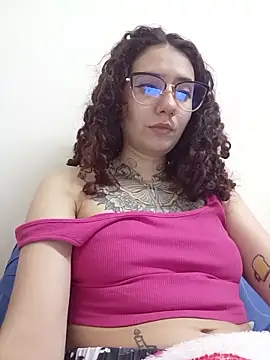 Snapshot of Aura_Phone chatting on 05-14-26, 03:46 Aura Phone online show from 05-14-26, 03:46