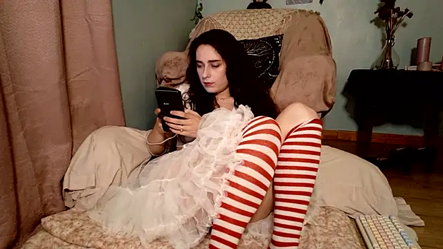 Snapshot of missclochette chatting on 06-11-26, 12:03 missclochette online show from 06-11-26, 12:03
