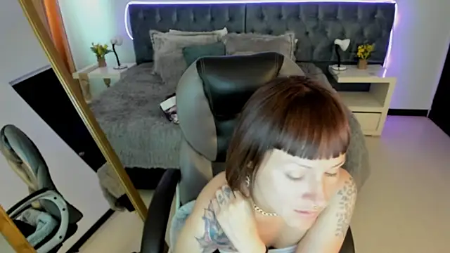 Kim Jeins666  online show from 06-10-26, 08:19