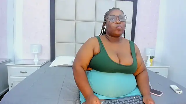 TreisyVixen online show from 07-04-26, 03:45