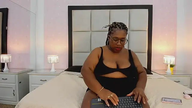 TreisyVixen online show from 07-08-26, 02:49