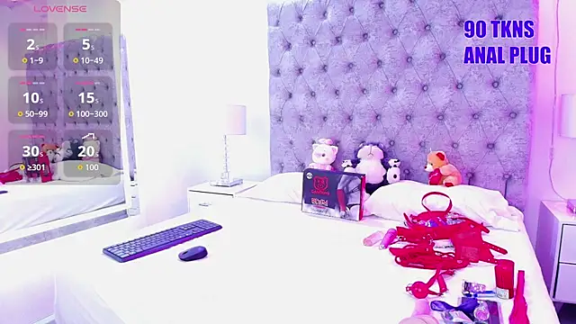 Snapshot of Zoe_M00n chatting on 07-14-26, 07:41 Zoe M00n online show from 07-14-26, 07:41