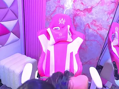 Lucy Owen26 online show from 04-18-26, 08:09