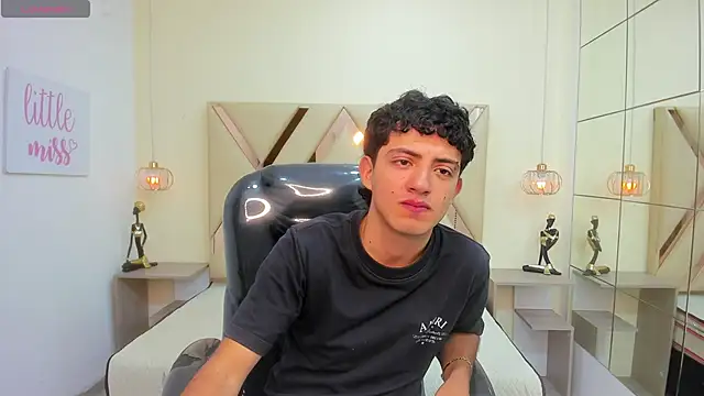 XebasTwink online show from 04-17-26, 08:01