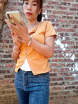 Elena Mia online show from 05-15-26, 11:45
