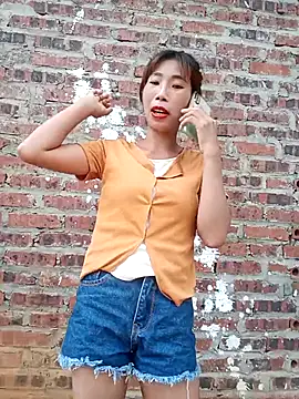 Elena Mia online show from 05-25-26, 01:33