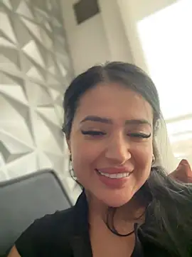 Snapshot of Sara_fun chatting on 03-05-25, 04:35 Sara fun online show from 03-05-25, 04:35