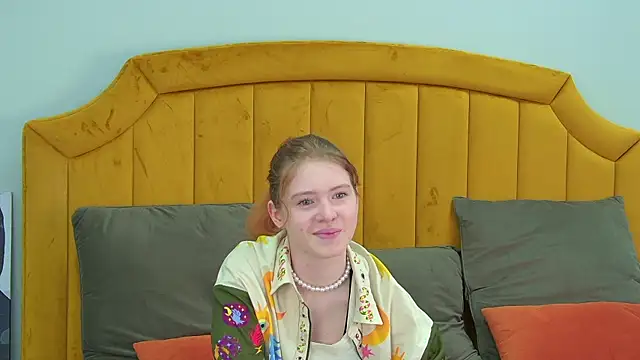 LauraDennis online show from 05-06-26, 04:45