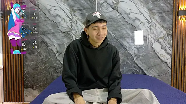 NoahWalker   online show from 06-08-26, 11:10