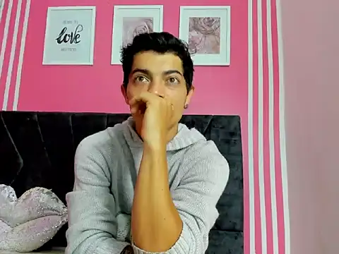 taylor Stele online show from 04-17-26, 01:36