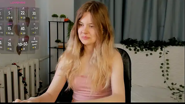 Glitch Doll online show from 06-06-26, 05:56